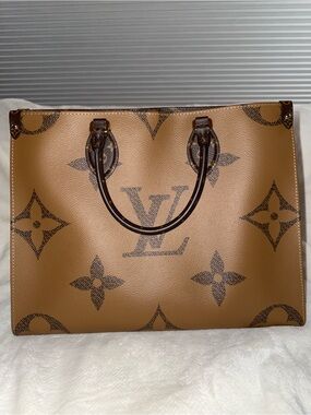 Louis Vuitton OnTheGo MM in Giant/Reverse Monogram